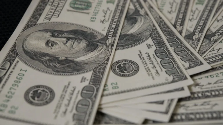 Dólar dispara a R$ 5,40 e tem maior alta diária em 23 anos