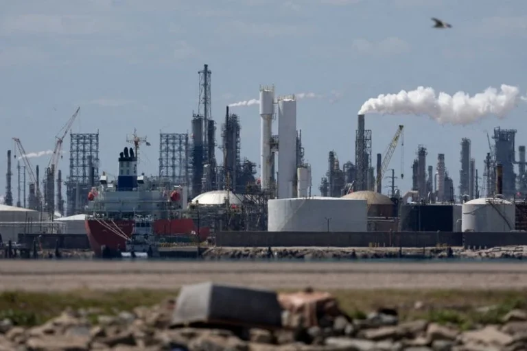 Preços do petróleo caem após Trump sinalizar interrupção de ataques ao Irã